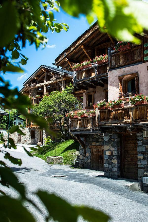 La Bouitte - Hotel Relais & Chateaux แซ็ง-มาร์แต็ง-เดอ-แบลวีย์ ภายนอก รูปภาพ